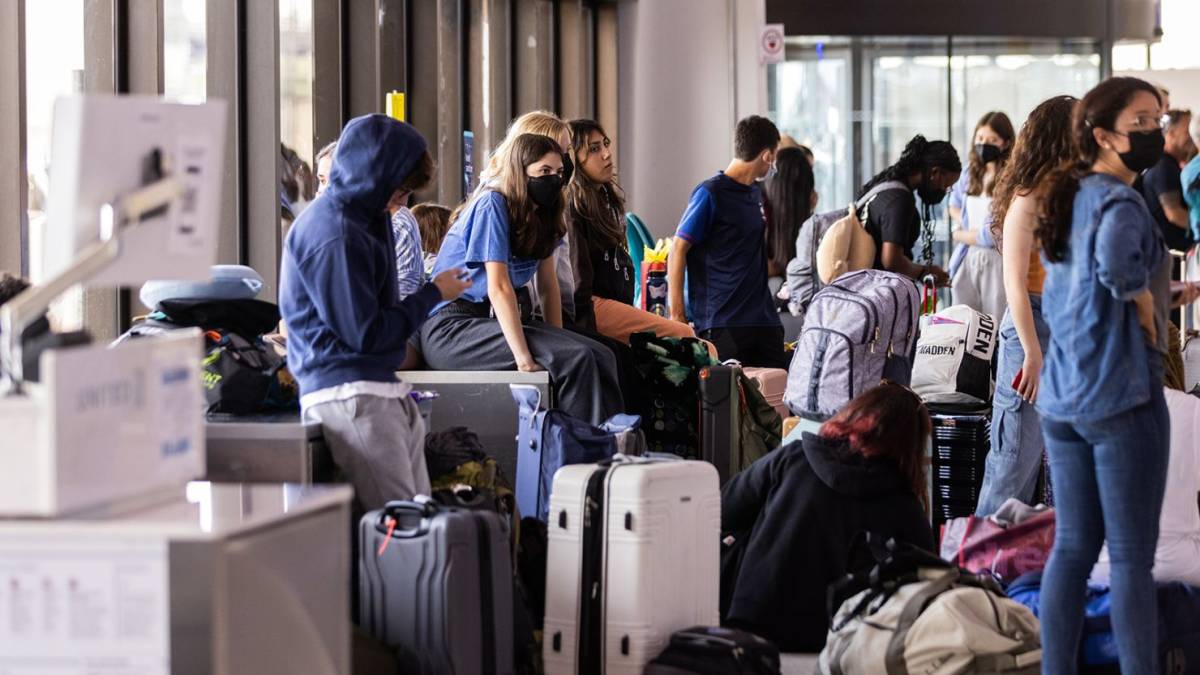 Airlines including Air Canada and Porter seek to overturn compensation rules for flight delays