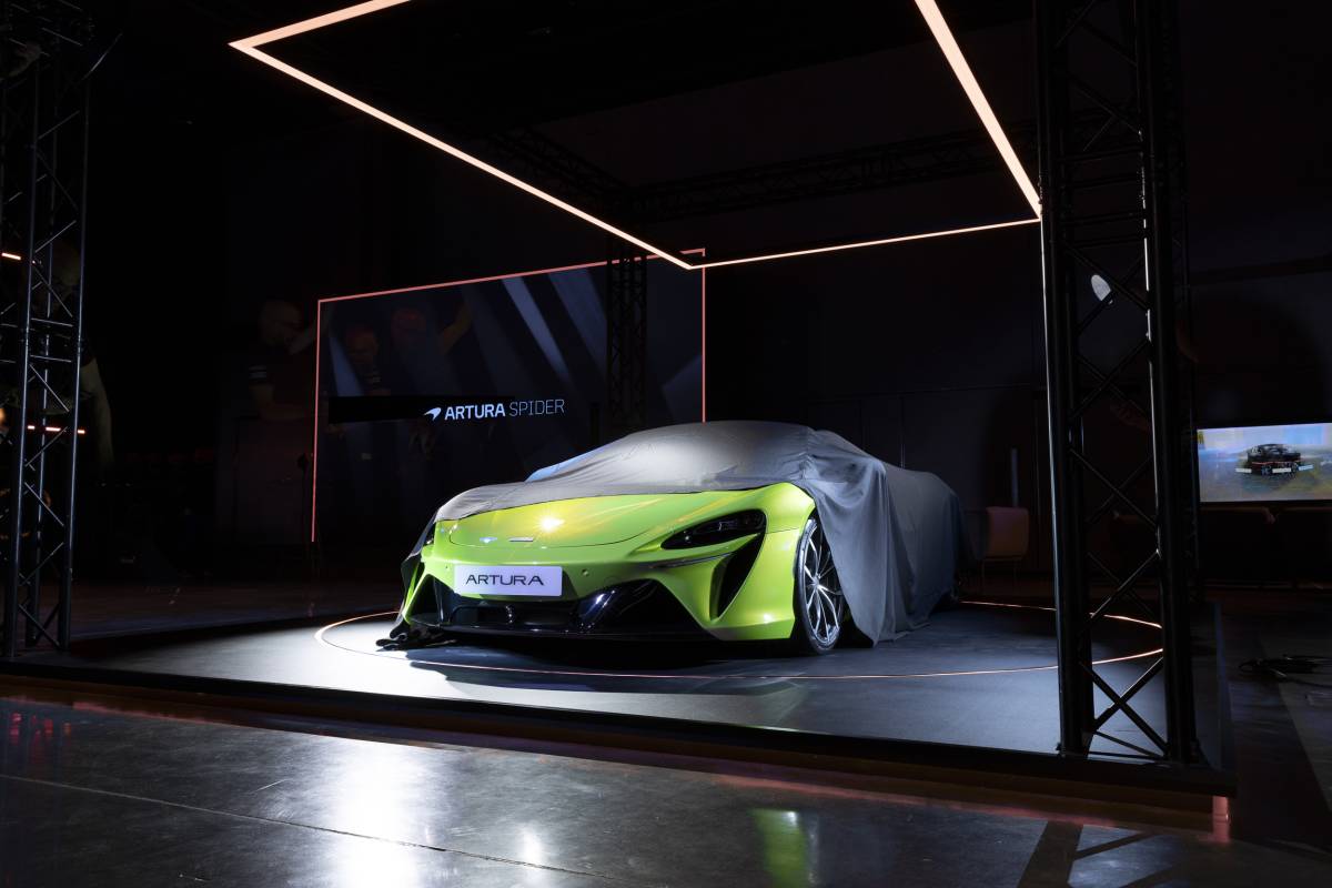 McLaren Artura Spider makes dubut in Middle East 