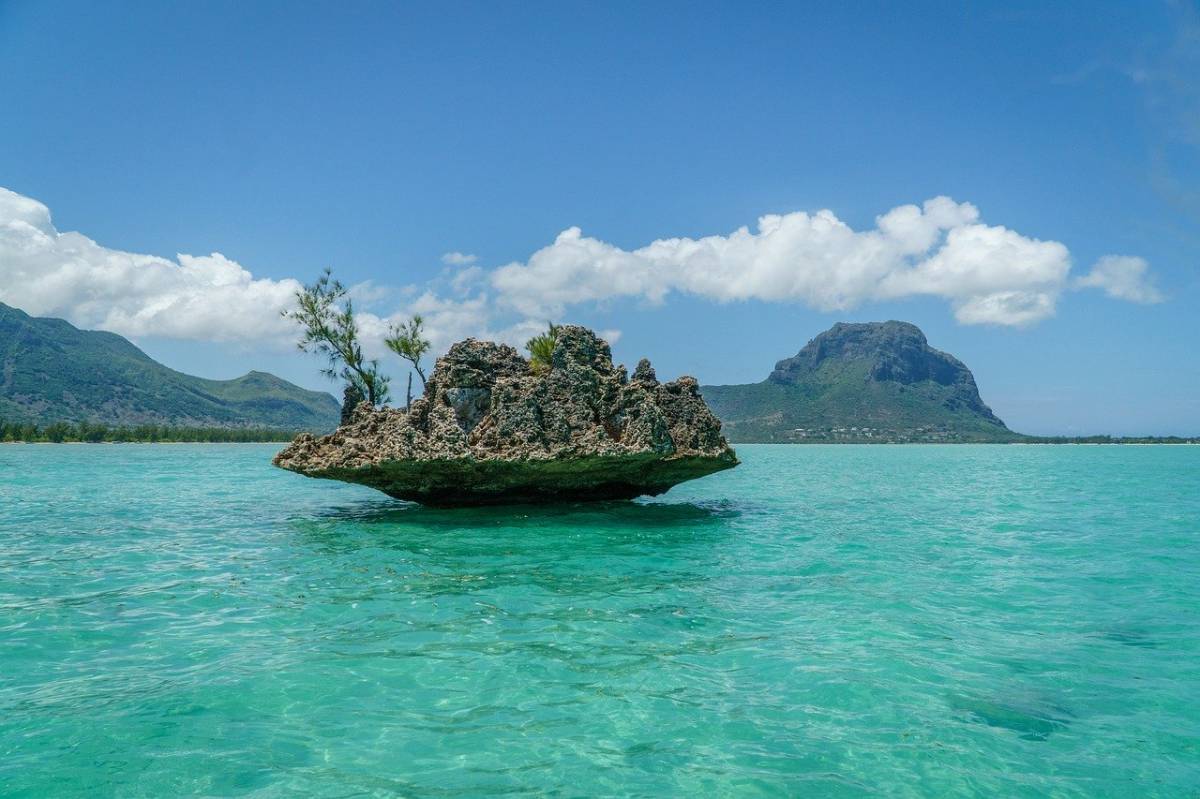 Planning a visit to Mauritius? Find out its best beaches