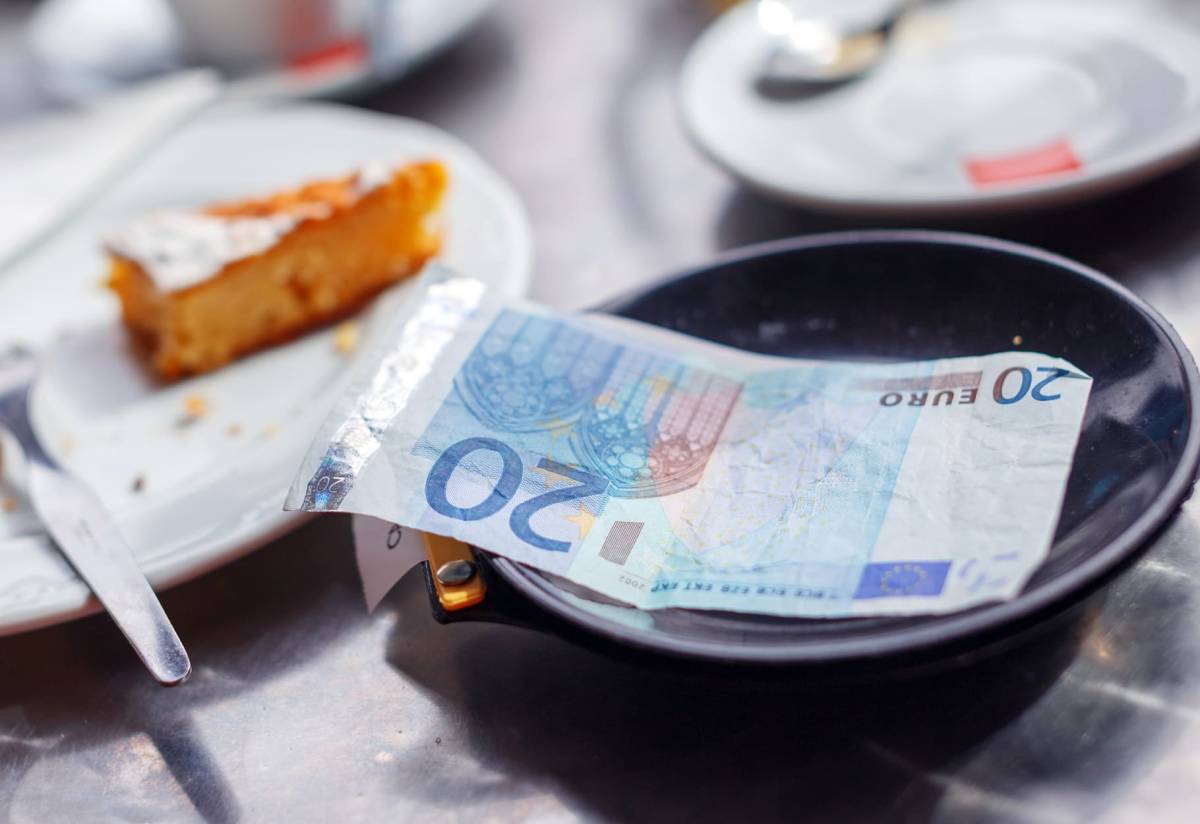 Global tipping etiquette: How much to tip after dining 