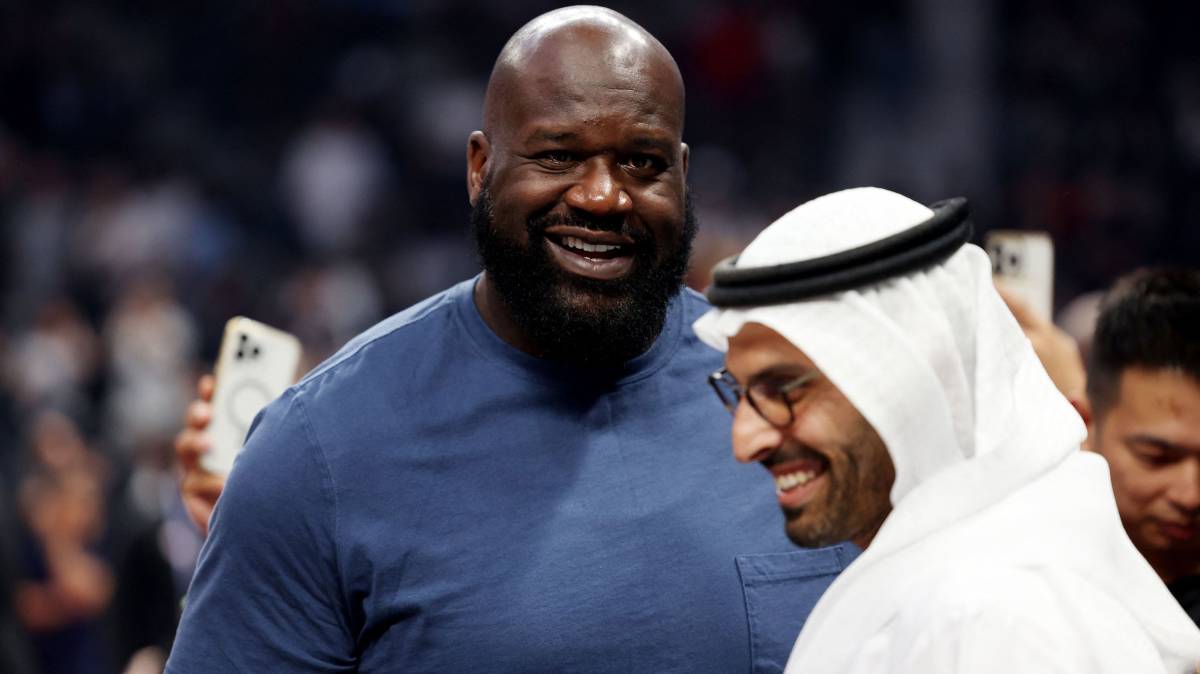 Shaq sings Arabic song in Yas Island