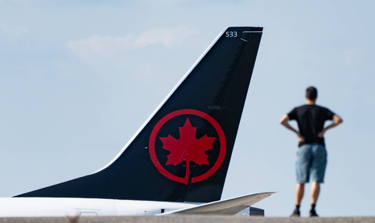 Air Canada lowers Its guard, strikes tentative deal with pilots union