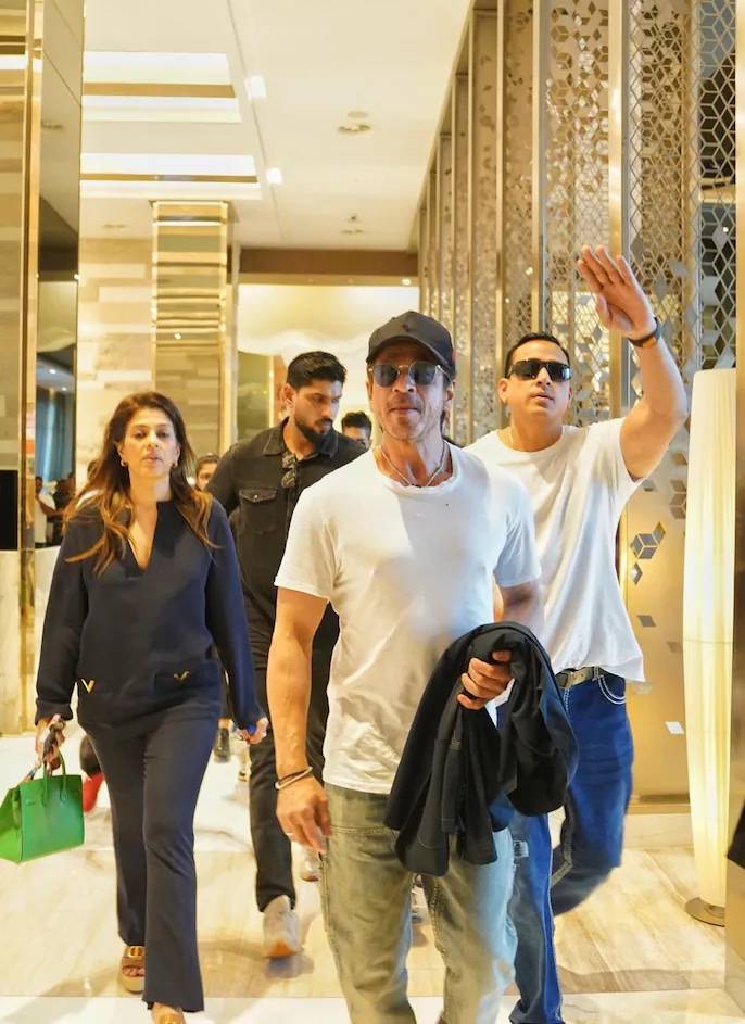 Shah Rukh Khan arrives in Abu Dhabi for IIFA 2024 