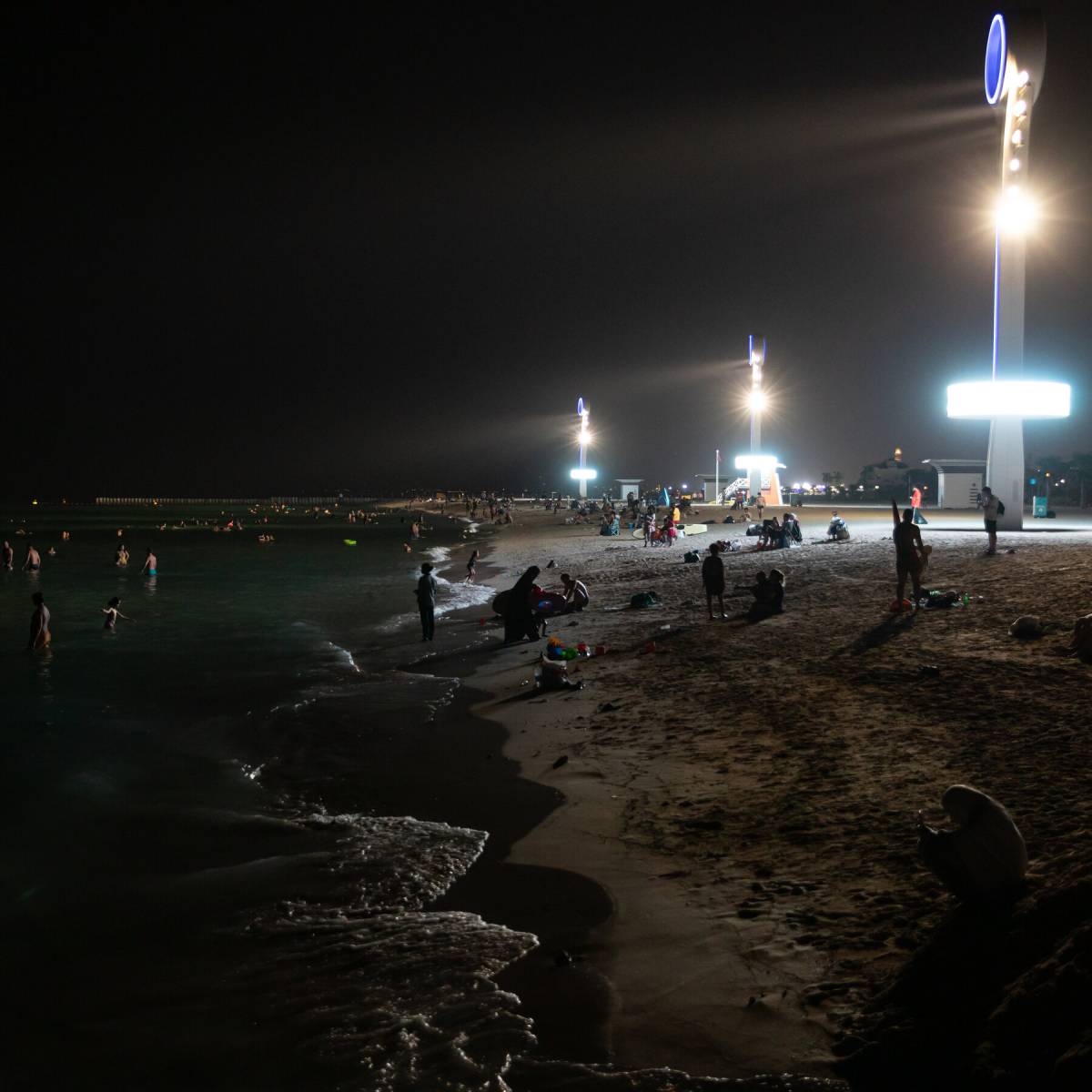 Dubai’s night beaches are the hot new spot 