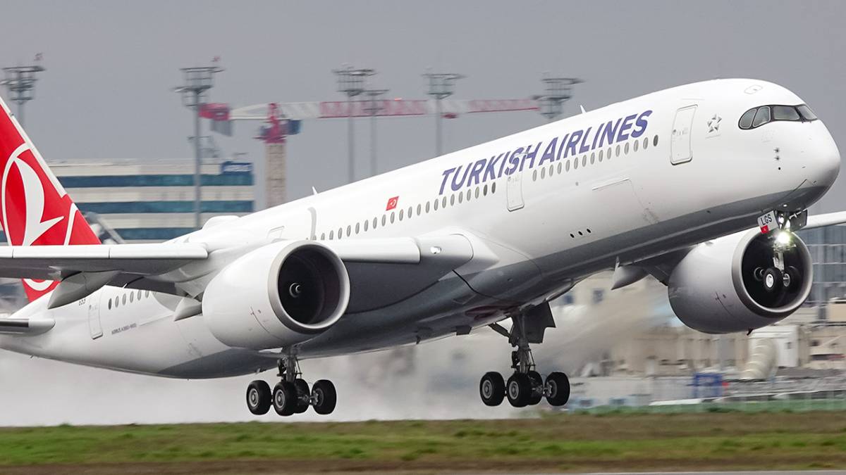 Turkish Airlines flight diverted to New York after pilot dies mid-flight