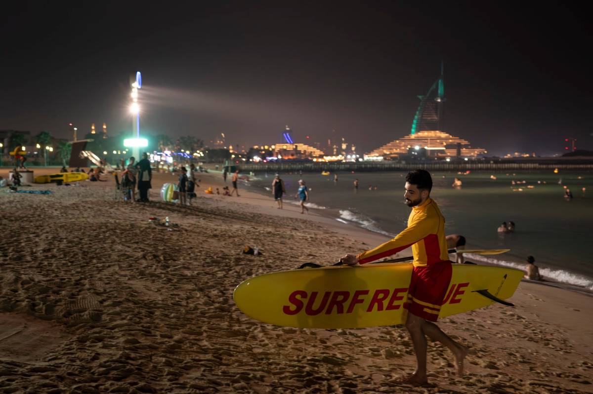 Dubai night beaches